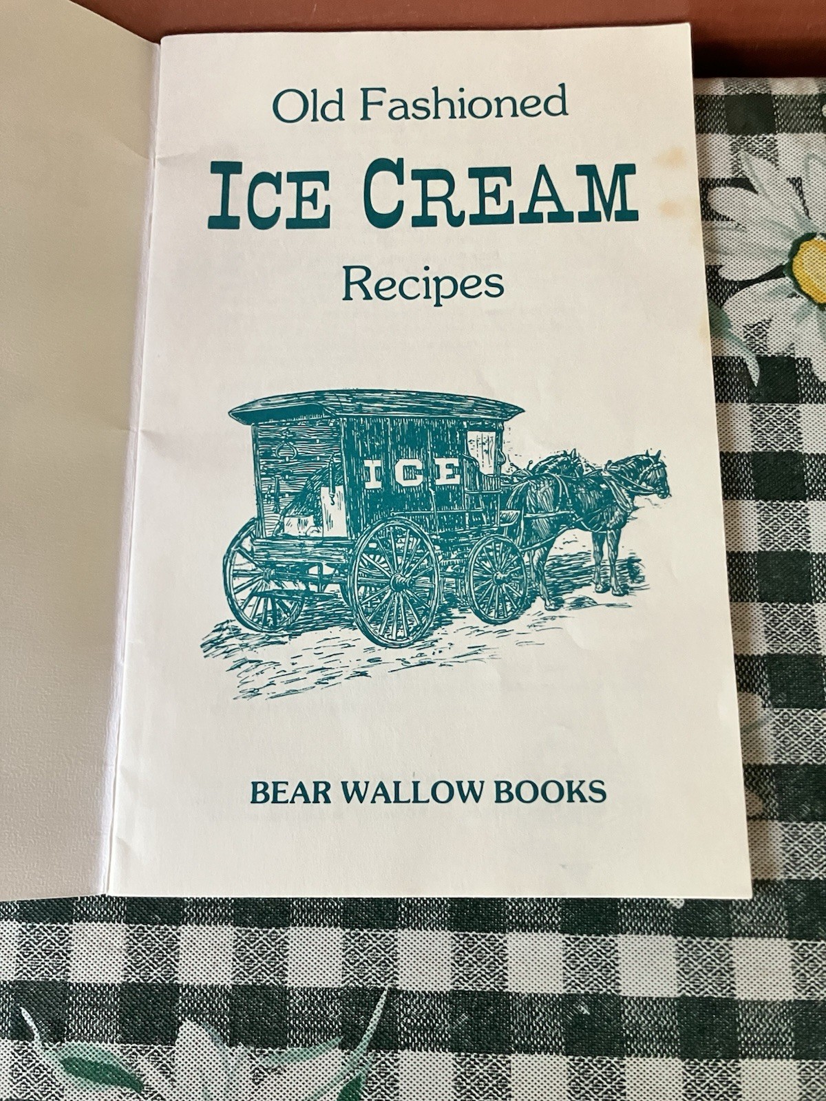 Old Fashioned Ice Cream Recipes, Bear Wallow Books, 1989
