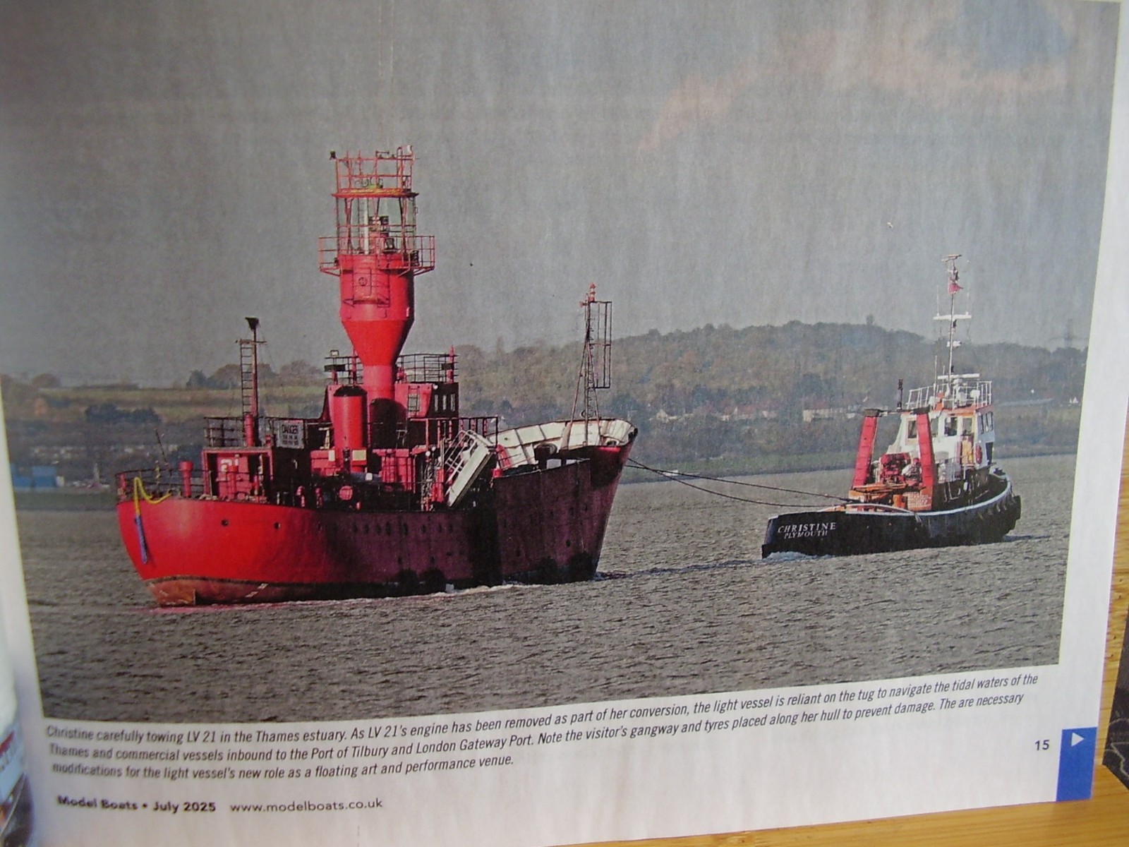 MODEL BOATS MAGAZINE JULY 2025 VAGABUNDO TRAMP STEAMER PLAN LV 21 LIGHTHOUSE