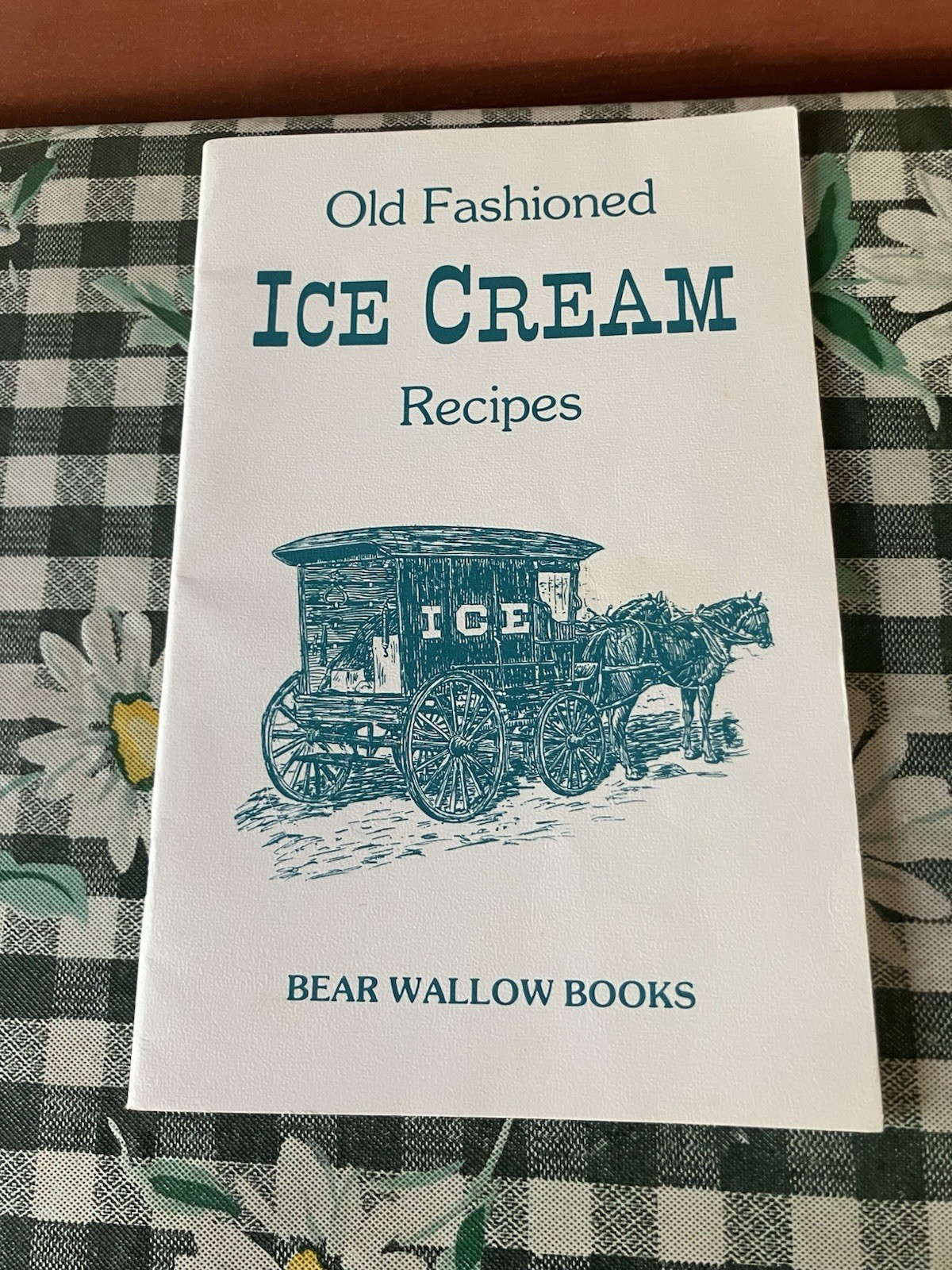 Old Fashioned Ice Cream Recipes, Bear Wallow Books, 1989